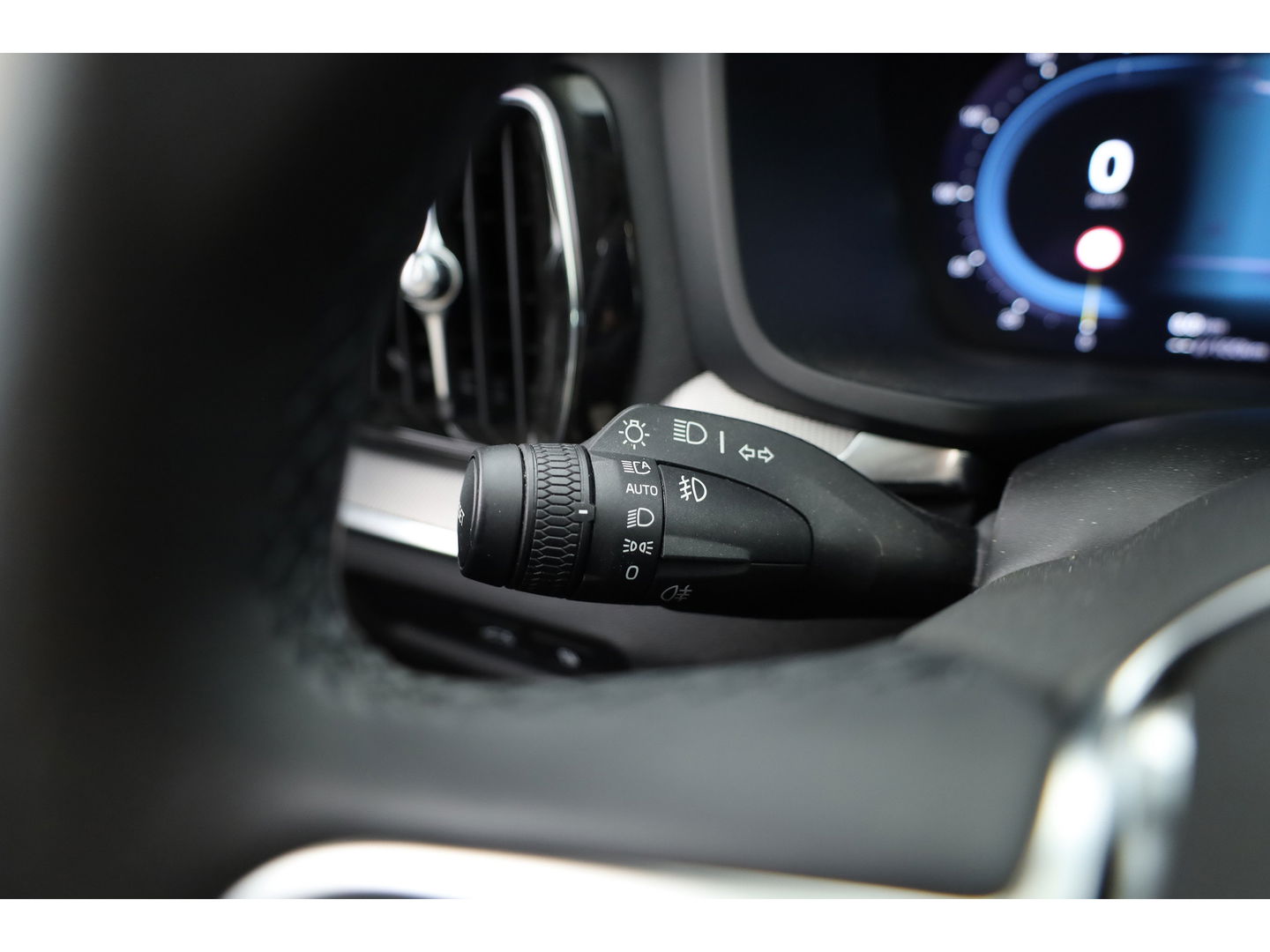 Volvo V60 2.0 T6 Plug-in hybrid AWD Plus Dark | Pano-dak | Head-up | H&K audio | 360 camera | MJ25 |