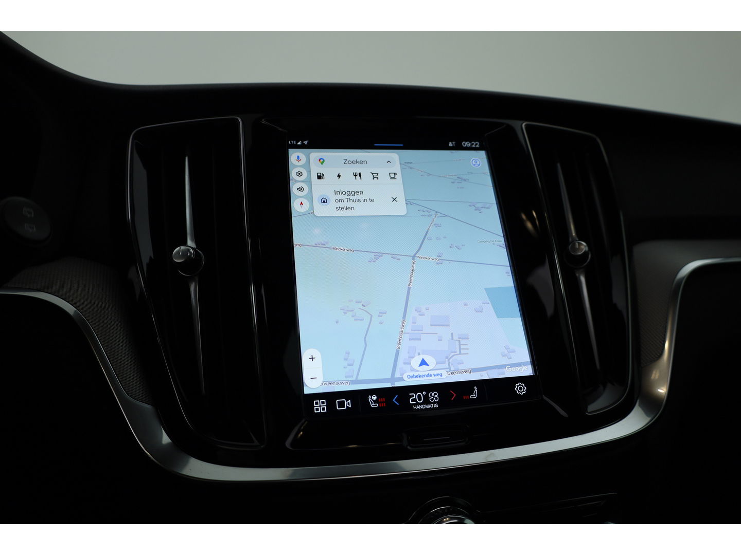 Volvo V60 2.0 T6 Plug-in hybrid AWD Plus Dark | Pano-dak | Head-up | H&K audio | 360 camera | MJ25 |
