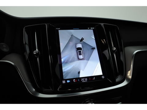 Volvo V60 2.0 T6 Plug-in hybrid AWD Plus Dark | Pano-dak | Head-up | H&K audio | 360 camera | MJ25 |