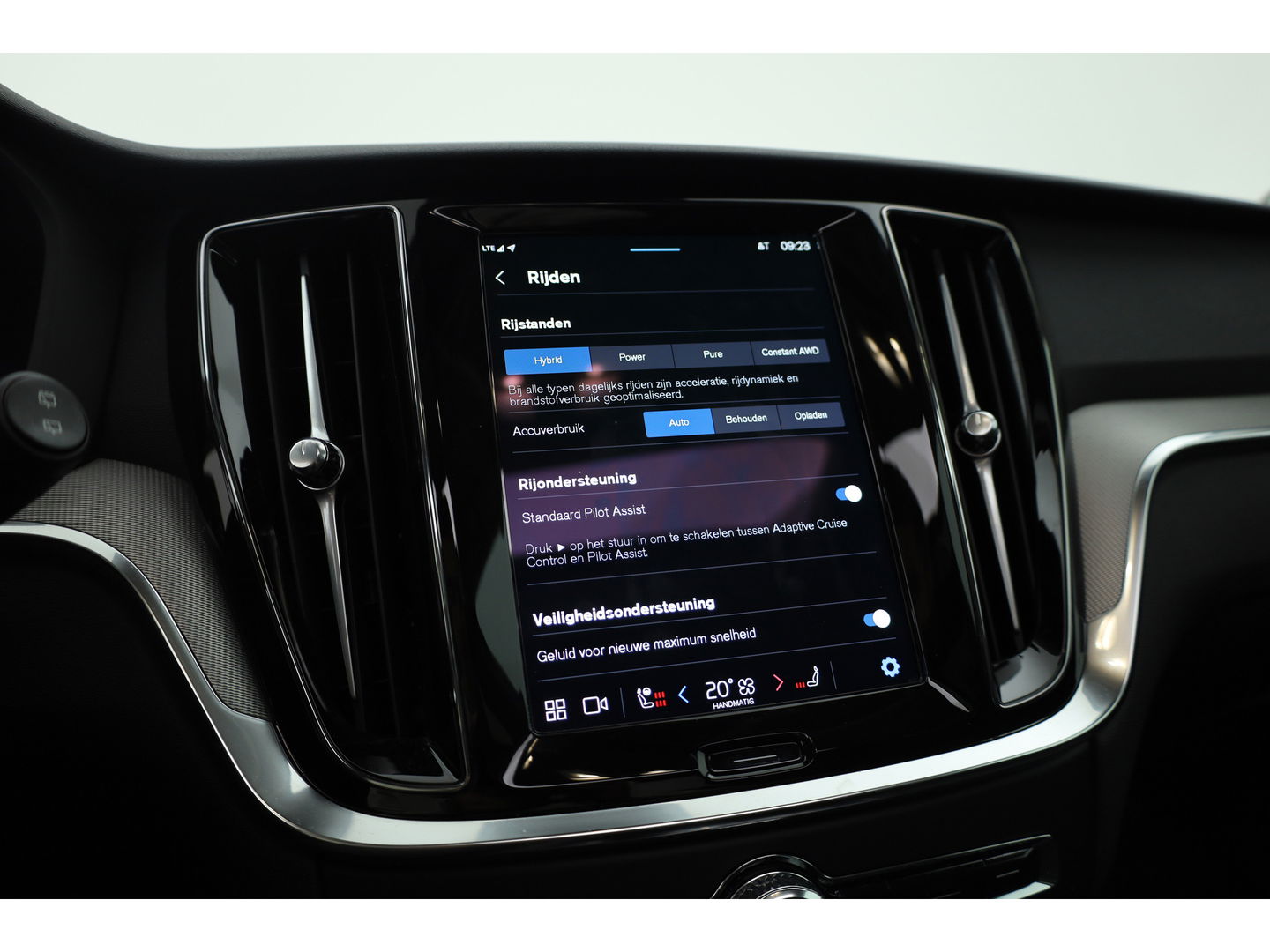 Volvo V60 2.0 T6 Plug-in hybrid AWD Plus Dark | Pano-dak | Head-up | H&K audio | 360 camera | MJ25 |