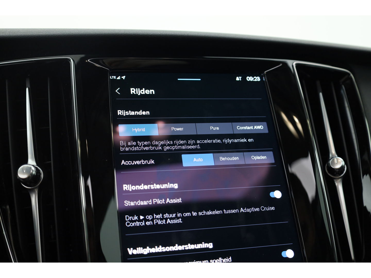 Volvo V60 2.0 T6 Plug-in hybrid AWD Plus Dark | Pano-dak | Head-up | H&K audio | 360 camera | MJ25 |