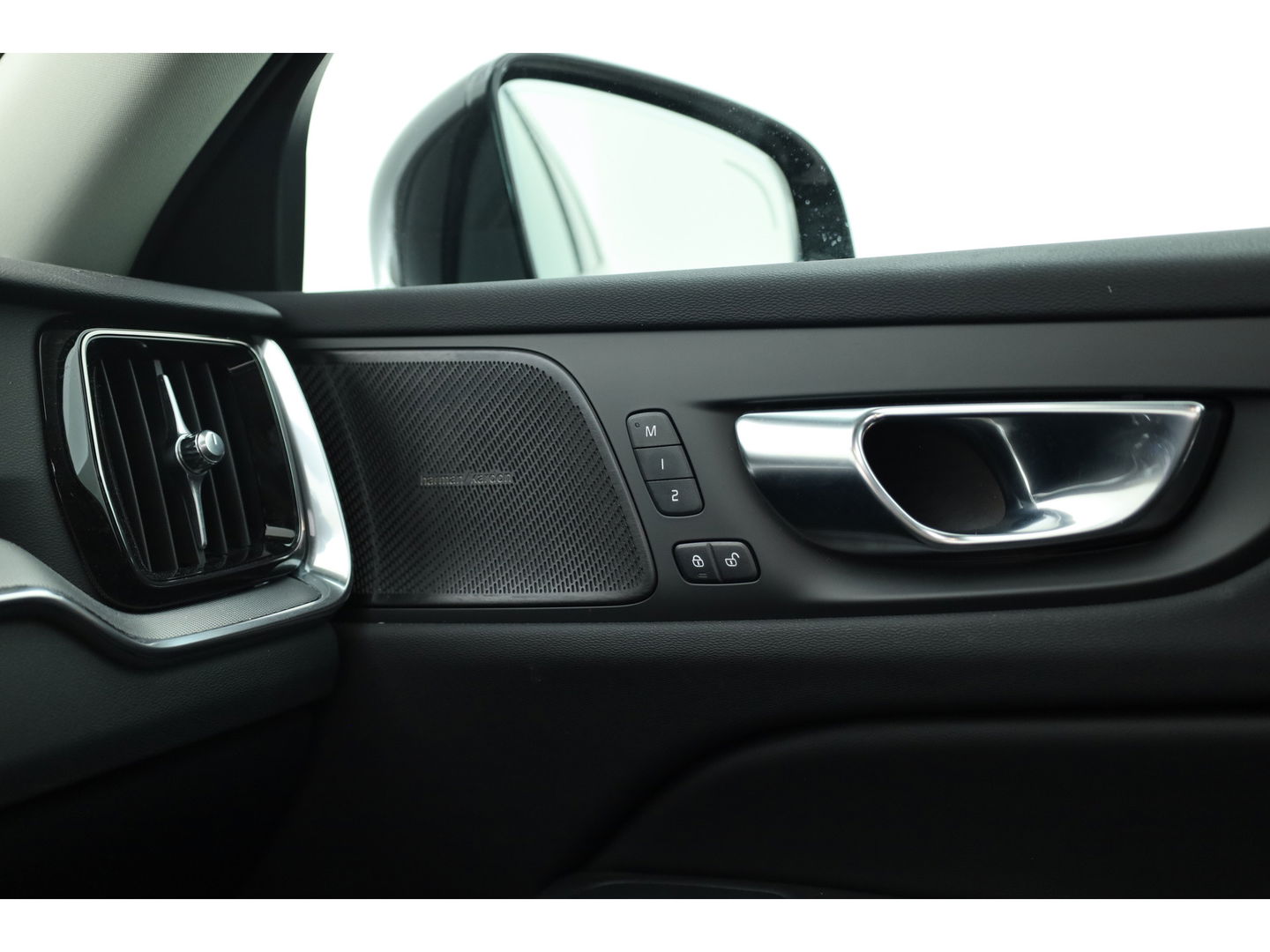 Volvo V60 2.0 T6 Plug-in hybrid AWD Plus Dark | Pano-dak | Head-up | H&K audio | 360 camera | MJ25 |