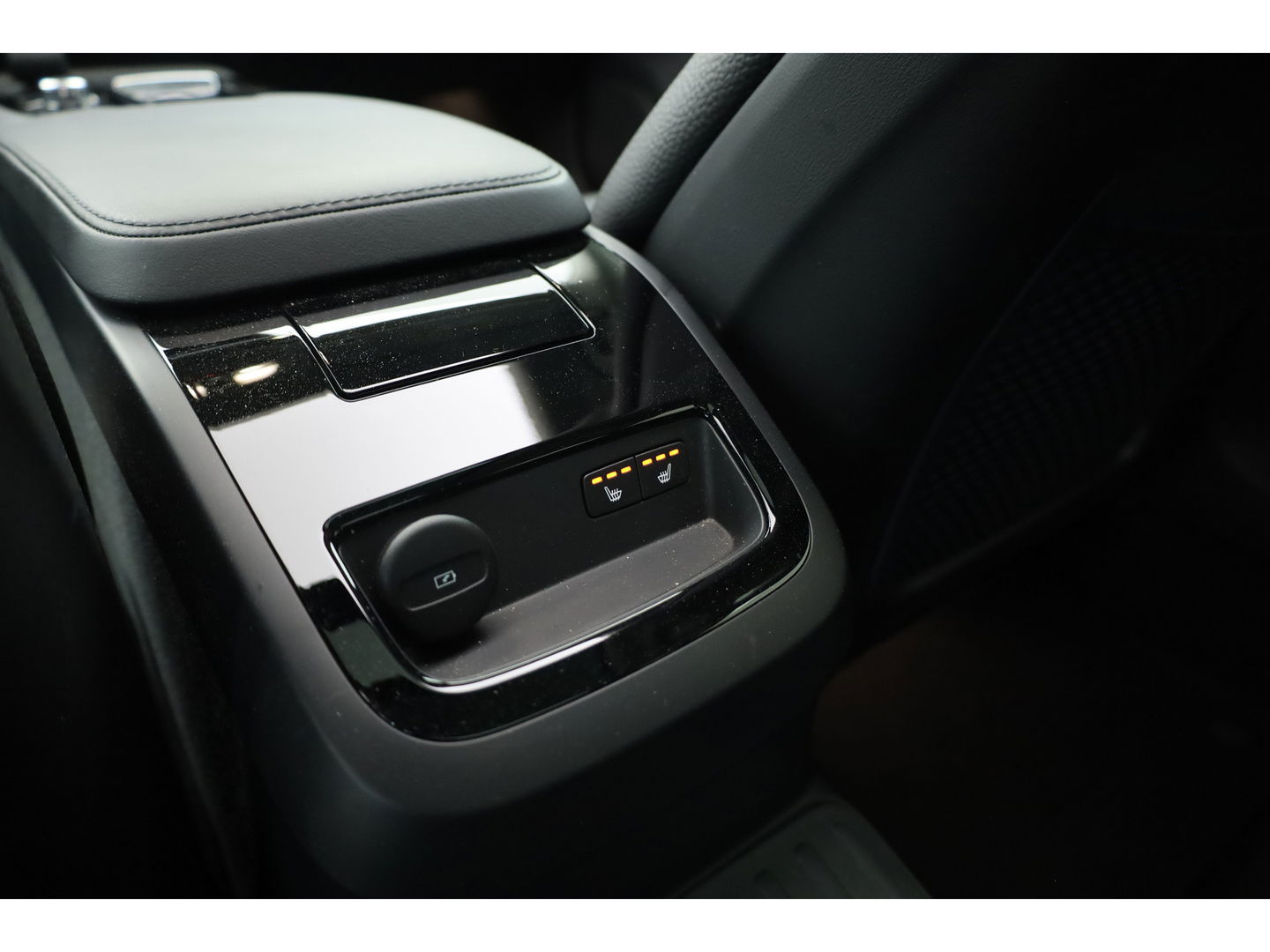 Volvo V60 2.0 T6 Plug-in hybrid AWD Plus Dark | Pano-dak | Head-up | H&K audio | 360 camera | MJ25 |