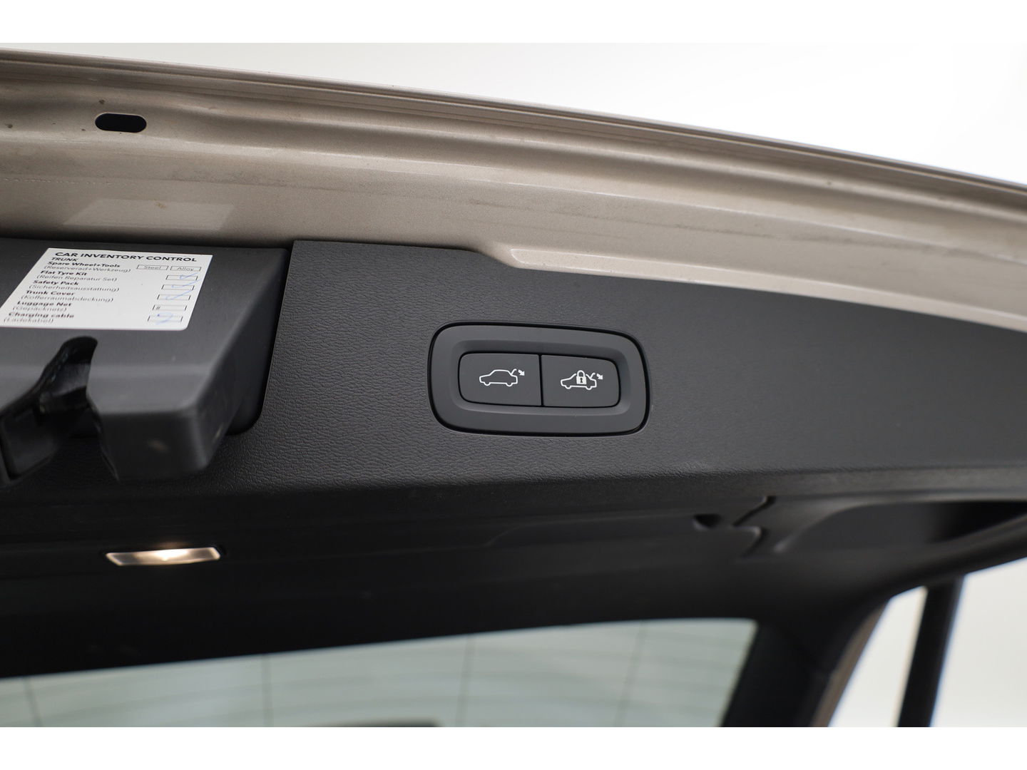 Volvo V60 2.0 T6 Plug-in hybrid AWD Plus Dark | Pano-dak | Head-up | H&K audio | 360 camera | MJ25 |