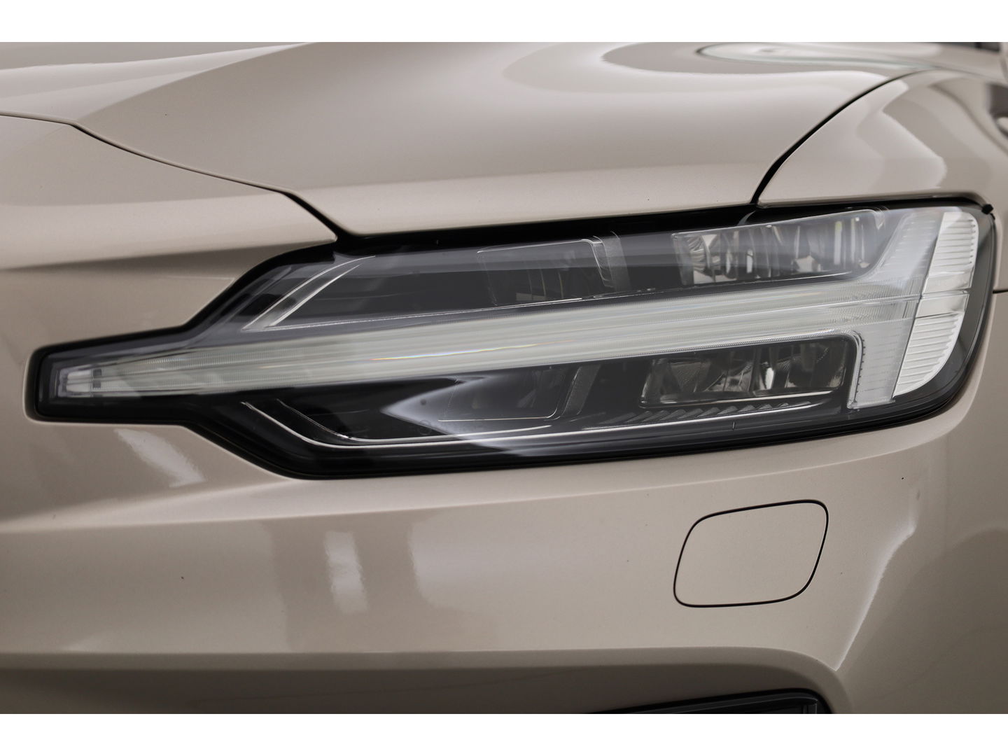 Volvo V60 2.0 T6 Plug-in hybrid AWD Plus Dark | Pano-dak | Head-up | H&K audio | 360 camera | MJ25 |