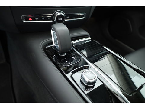 Volvo V60 2.0 T6 Plug-in hybrid AWD Plus Dark | Pano-dak | Head-up | H&K audio | 360 camera | MJ25 |