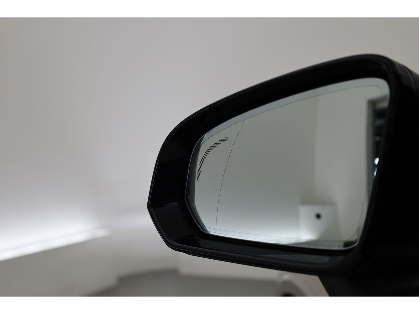 Volvo V60 2.0 T6 Plug-in hybrid AWD Plus Dark | Pano-dak | Head-up | H&K audio | 360 camera | MJ25 |
