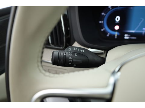 Volvo XC60 2.0 T6 Plug-in hybrid AWD Plus Bright | H&K audio | 360 camera | ACC | Blis | 4x stoel + stuurverw. |