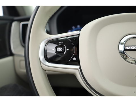 Volvo XC60 2.0 T6 Plug-in hybrid AWD Plus Bright | H&K audio | 360 camera | ACC | Blis | 4x stoel + stuurverw. |