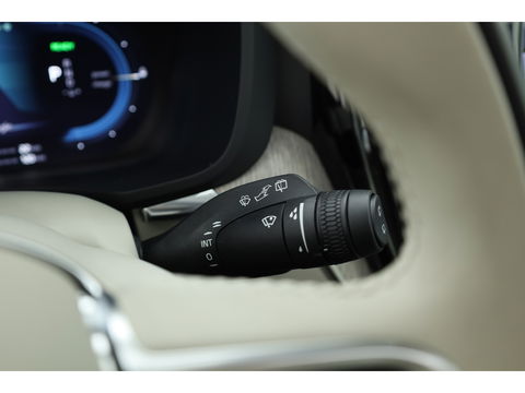 Volvo XC60 2.0 T6 Plug-in hybrid AWD Plus Bright | H&K audio | 360 camera | ACC | Blis | 4x stoel + stuurverw. |