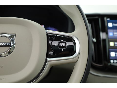 Volvo XC60 2.0 T6 Plug-in hybrid AWD Plus Bright | H&K audio | 360 camera | ACC | Blis | 4x stoel + stuurverw. |