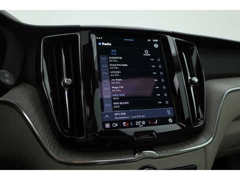 Volvo XC60 2.0 T6 Plug-in hybrid AWD Plus Bright | H&K audio | 360 camera | ACC | Blis | 4x stoel + stuurverw. |