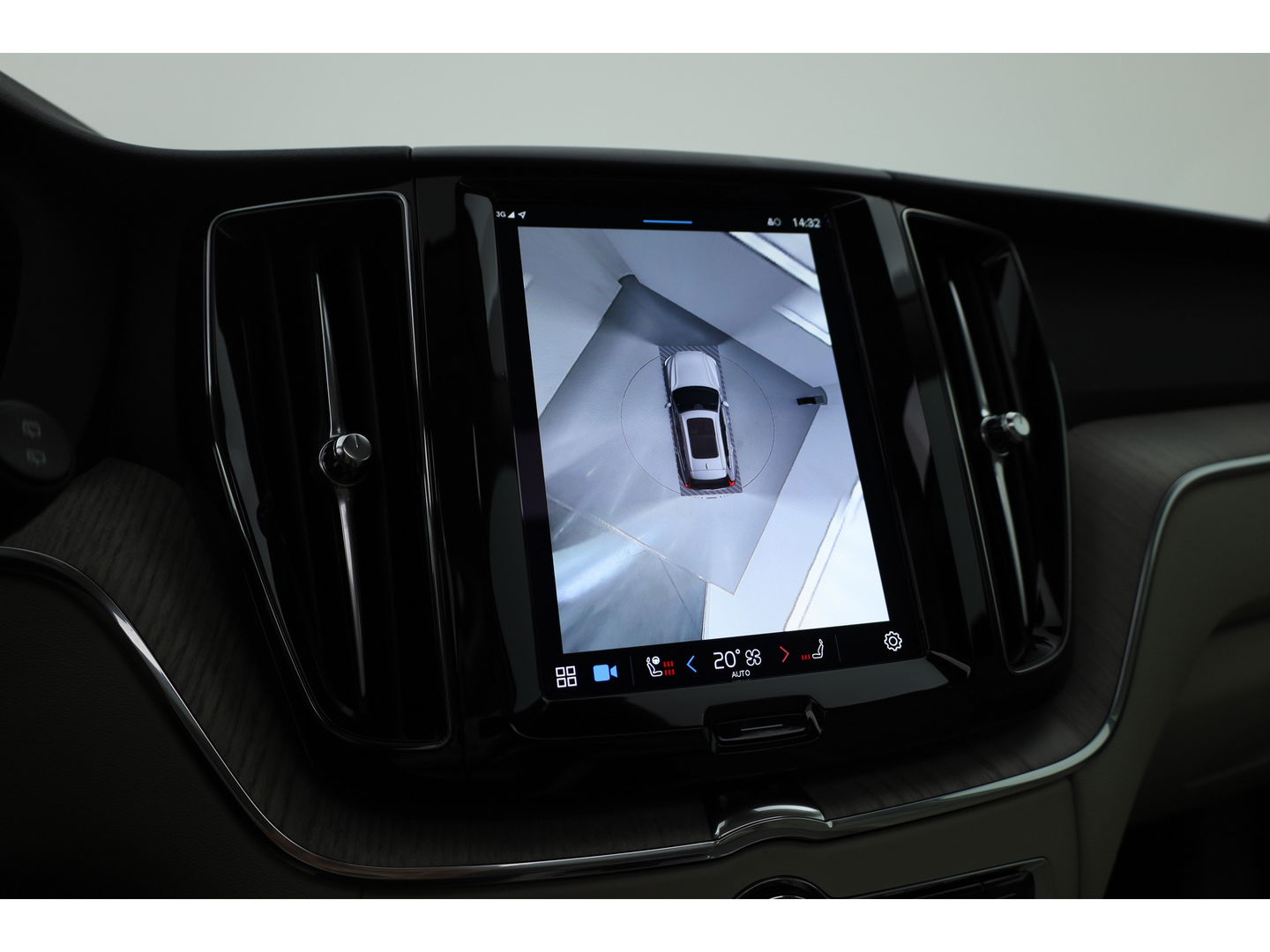 Volvo XC60 2.0 T6 Plug-in hybrid AWD Plus Bright | H&K audio | 360 camera | ACC | Blis | 4x stoel + stuurverw. |