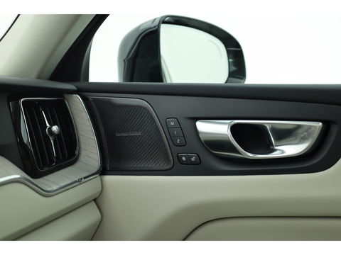 Volvo XC60 2.0 T6 Plug-in hybrid AWD Plus Bright | H&K audio | 360 camera | ACC | Blis | 4x stoel + stuurverw. |