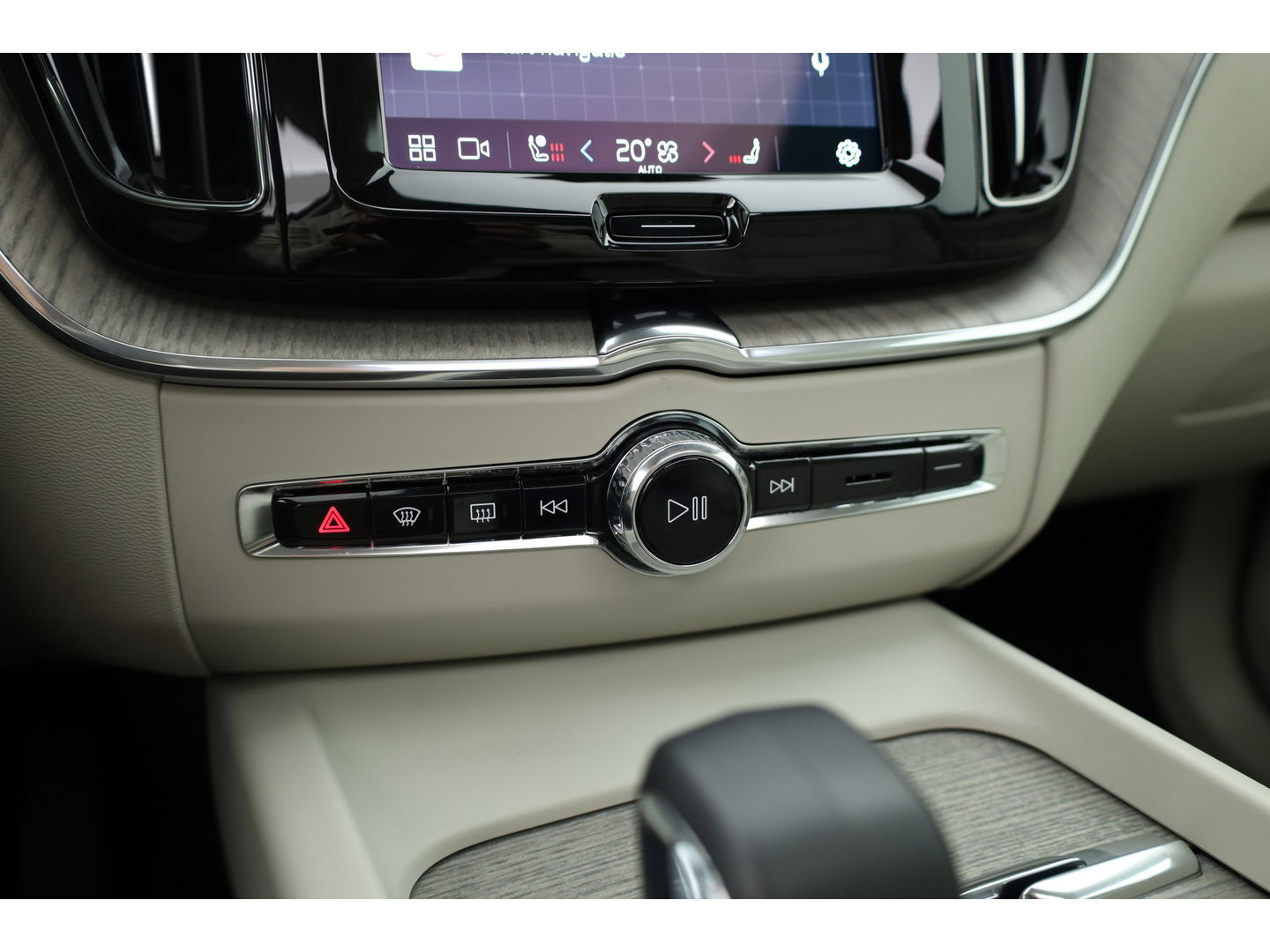 Volvo XC60 2.0 T6 Plug-in hybrid AWD Plus Bright | H&K audio | 360 camera | ACC | Blis | 4x stoel + stuurverw. |