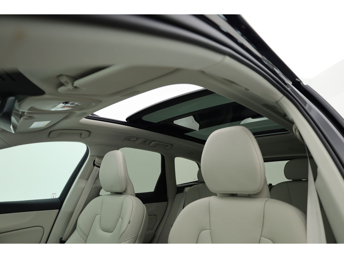 Volvo XC60 2.0 T6 Plug-in hybrid AWD Plus Bright | H&K audio | 360 camera | ACC | Blis | 4x stoel + stuurverw. |