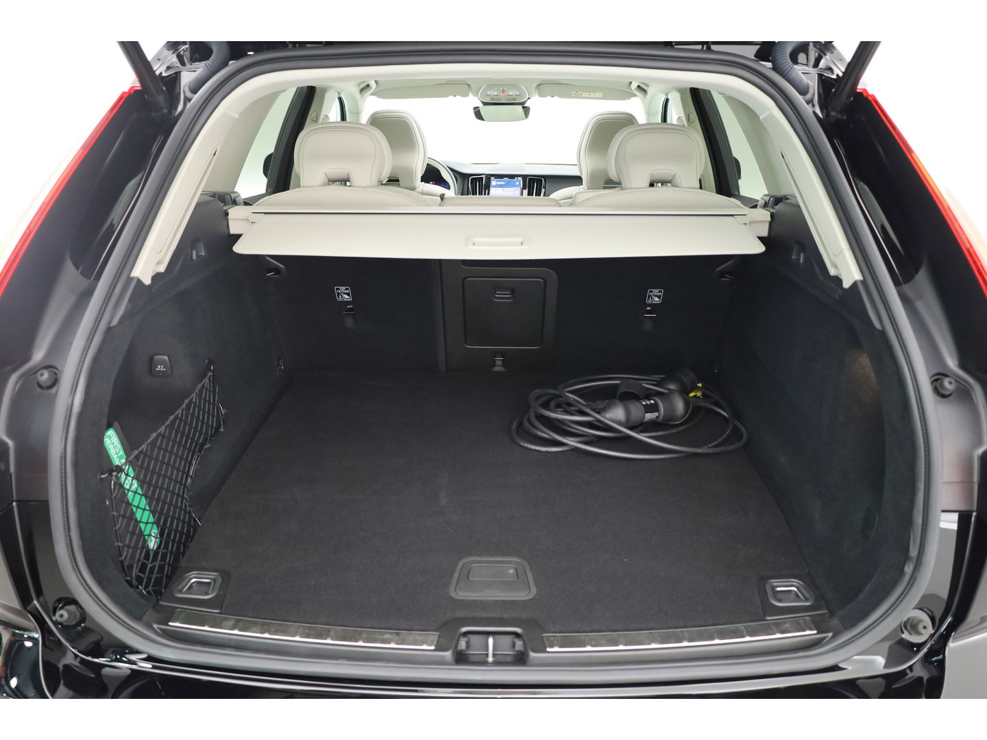 Volvo XC60 2.0 T6 Plug-in hybrid AWD Plus Bright | H&K audio | 360 camera | ACC | Blis | 4x stoel + stuurverw. |