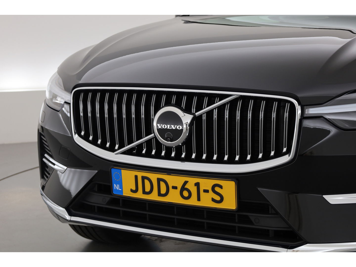 Volvo XC60 2.0 T6 Plug-in hybrid AWD Plus Bright | H&K audio | 360 camera | ACC | Blis | 4x stoel + stuurverw. |