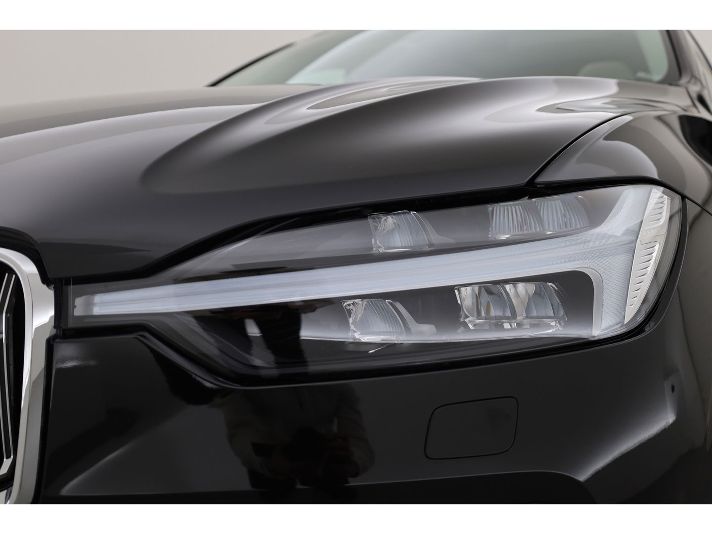 Volvo XC60 2.0 T6 Plug-in hybrid AWD Plus Bright | H&K audio | 360 camera | ACC | Blis | 4x stoel + stuurverw. |