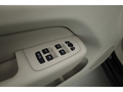 Volvo XC60 2.0 T6 Plug-in hybrid AWD Plus Bright | H&K audio | 360 camera | ACC | Blis | 4x stoel + stuurverw. |