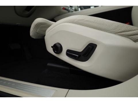 Volvo XC60 2.0 T6 Plug-in hybrid AWD Plus Bright | H&K audio | 360 camera | ACC | Blis | 4x stoel + stuurverw. |