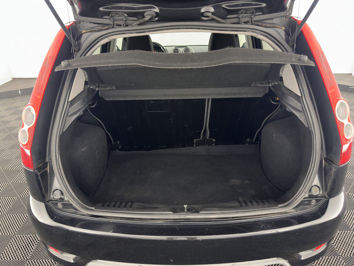 Ford Fiesta 1.3-8V Style *ST-pakket | AIRCO | COMFORT-SEATS | FORD-AUDIO-6000 | PRIVACY-GLASS | 16''ALU*