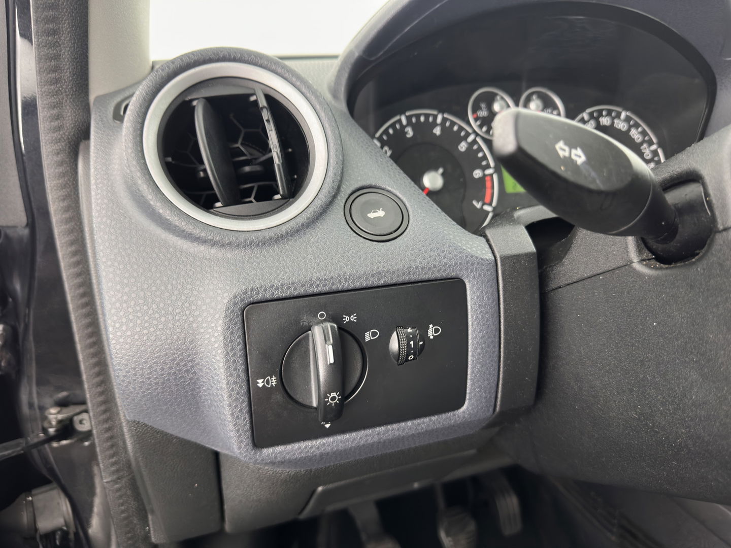Ford Fiesta 1.3-8V Style *ST-pakket | AIRCO | COMFORT-SEATS | FORD-AUDIO-6000 | PRIVACY-GLASS | 16''ALU*