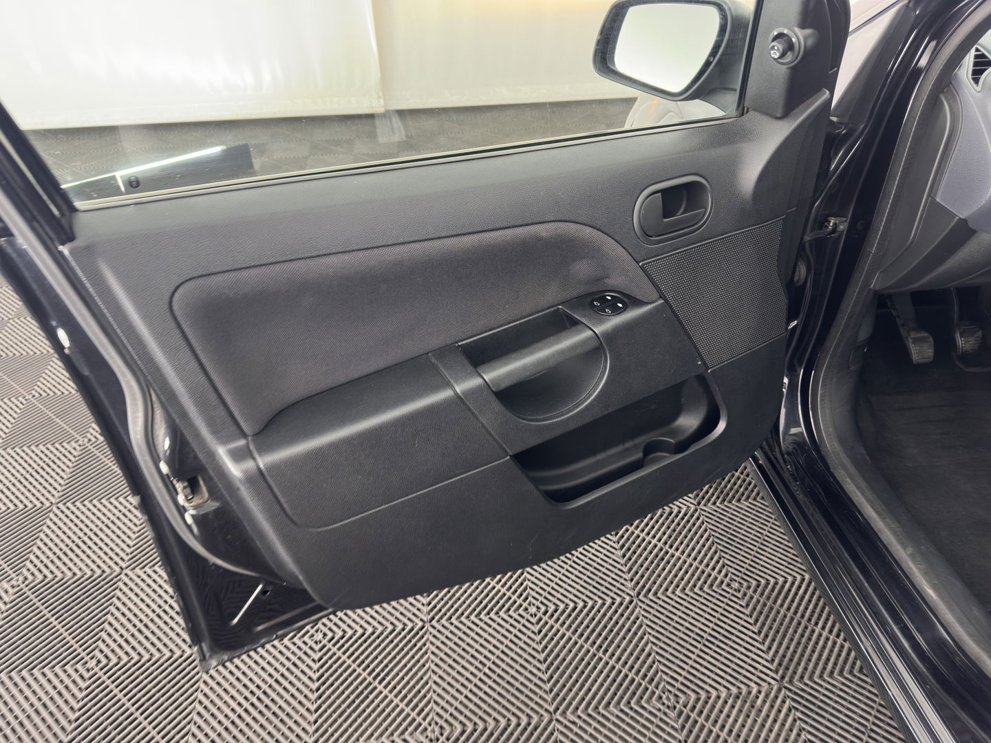 Ford Fiesta 1.3-8V Style *ST-pakket | AIRCO | COMFORT-SEATS | FORD-AUDIO-6000 | PRIVACY-GLASS | 16''ALU*
