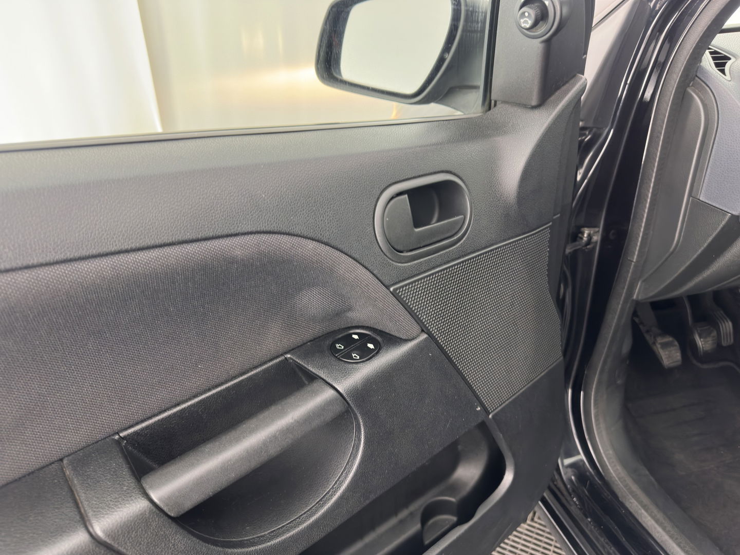 Ford Fiesta 1.3-8V Style *ST-pakket | AIRCO | COMFORT-SEATS | FORD-AUDIO-6000 | PRIVACY-GLASS | 16''ALU*