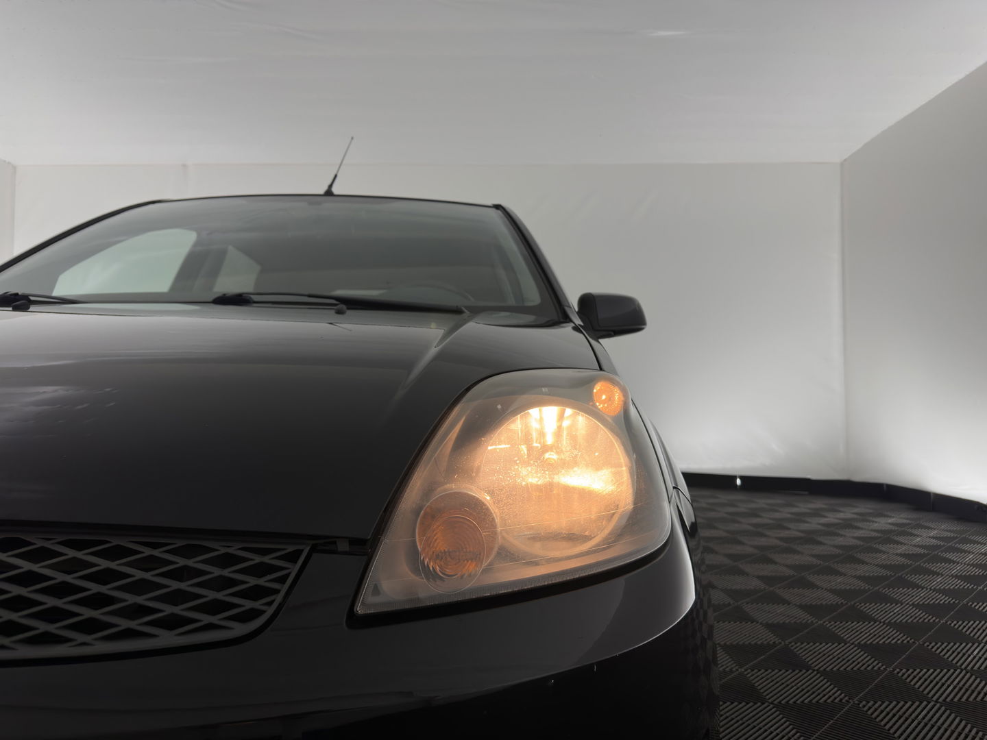 Ford Fiesta 1.3-8V Style *ST-pakket | AIRCO | COMFORT-SEATS | FORD-AUDIO-6000 | PRIVACY-GLASS | 16''ALU*