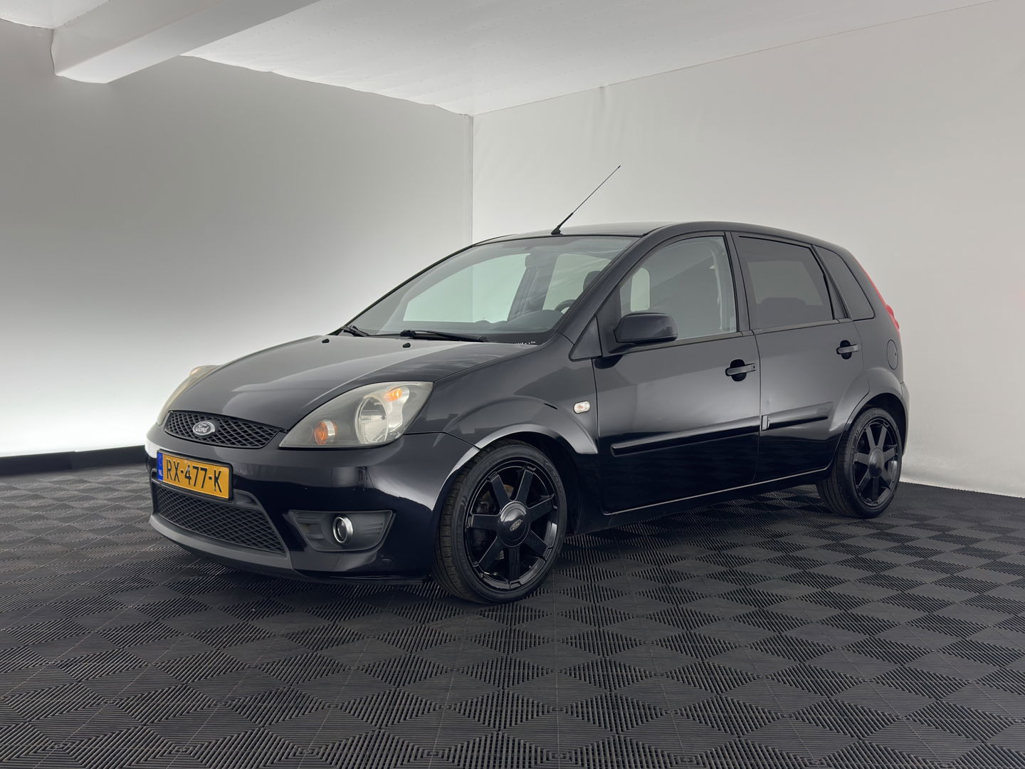 Ford Fiesta 1.3-8V Style *ST-pakket | AIRCO | COMFORT-SEATS | FORD-AUDIO-6000 | PRIVACY-GLASS | 16''ALU*
