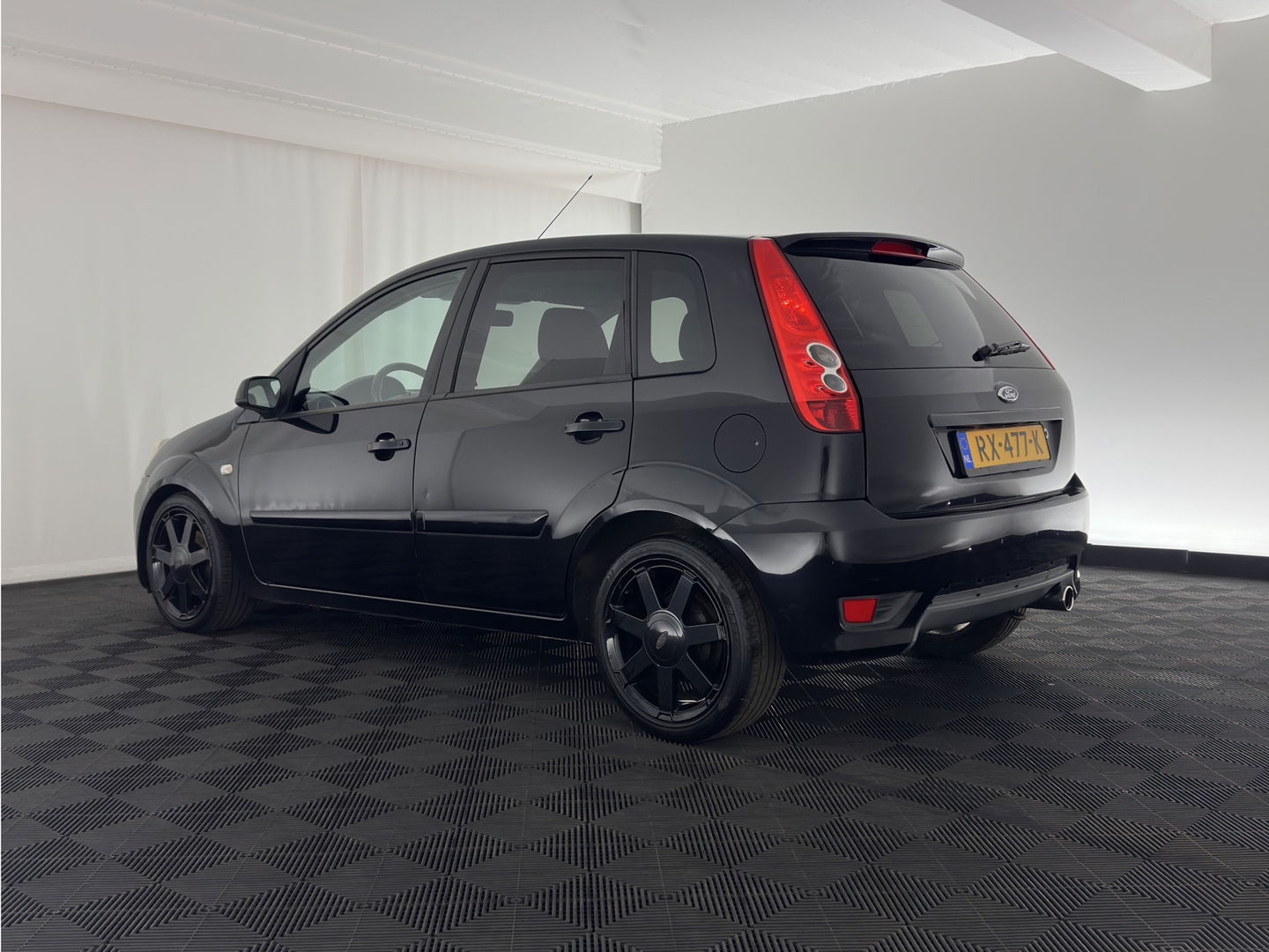 Ford Fiesta 1.3-8V Style *ST-pakket | AIRCO | COMFORT-SEATS | FORD-AUDIO-6000 | PRIVACY-GLASS | 16''ALU*