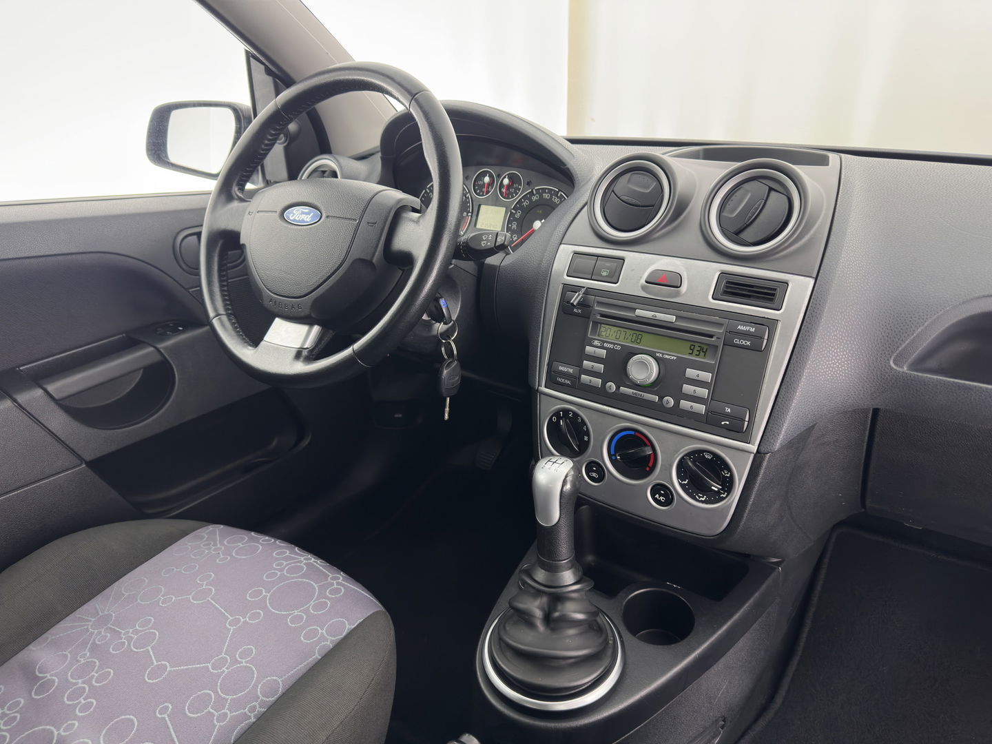 Ford Fiesta 1.3-8V Style *ST-pakket | AIRCO | COMFORT-SEATS | FORD-AUDIO-6000 | PRIVACY-GLASS | 16''ALU*