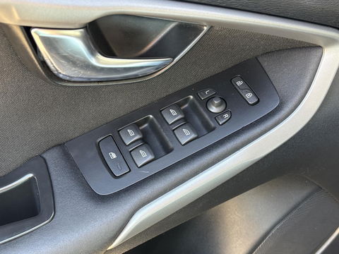 Volvo V40 1.6 T3 Momentum | HARMAN KARDON | NETTE WAGEN