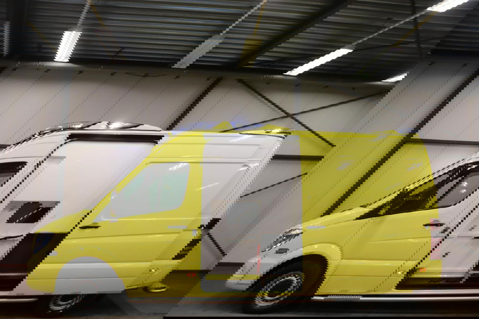 Mercedes-Benz Sprinter 319 CDI L2H2 AMBULANCE AUTOMAAT Mercedes-benz Sprinter 319 CDI L2H2 AMBULANCE AUTOMAAT Euro 6 Ziekenwagen Rettungswagen Krankenwagen