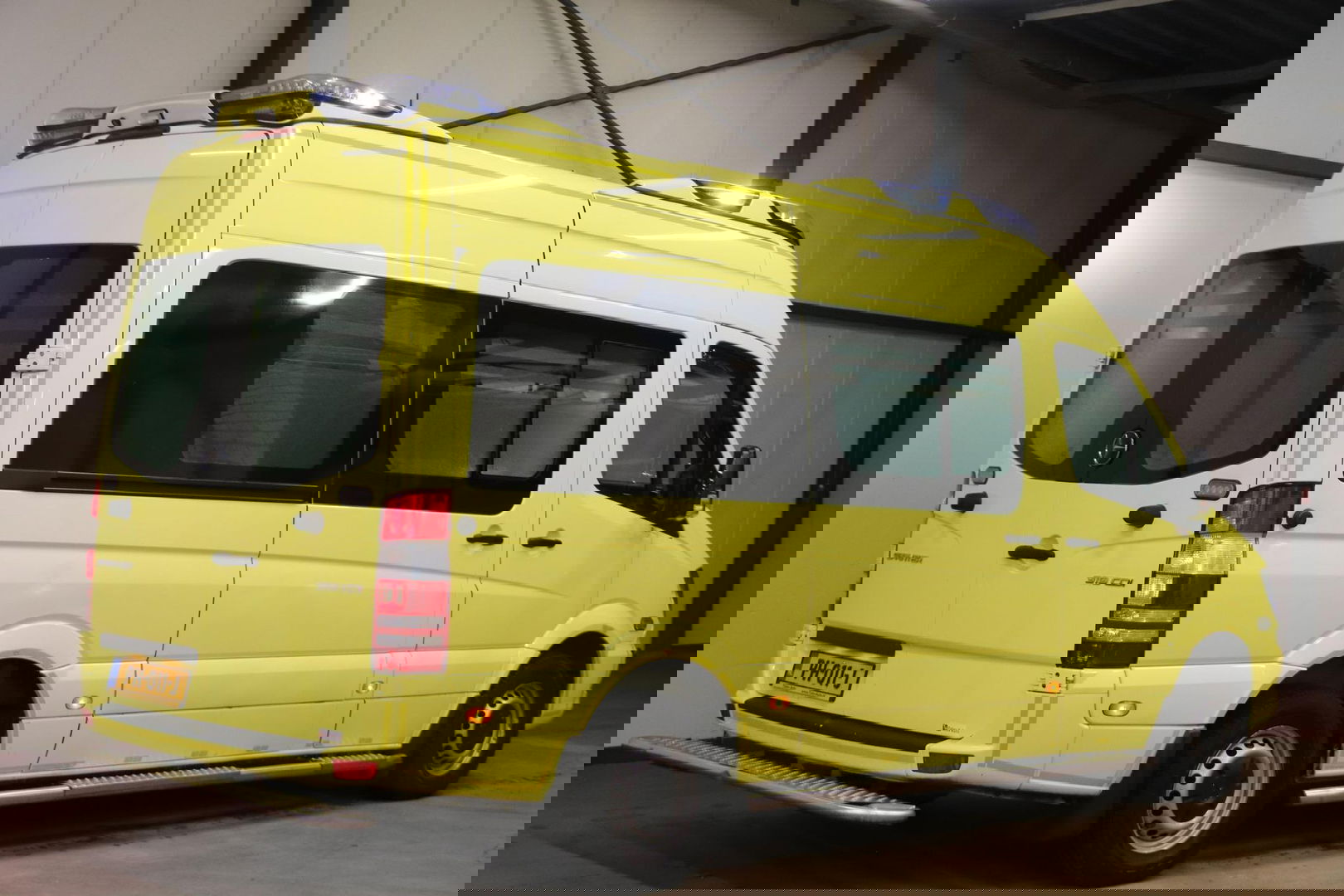 Mercedes-Benz Sprinter 319 CDI L2H2 AMBULANCE AUTOMAAT Mercedes-benz Sprinter 319 CDI L2H2 AMBULANCE AUTOMAAT Euro 6 Ziekenwagen Rettungswagen Krankenwagen