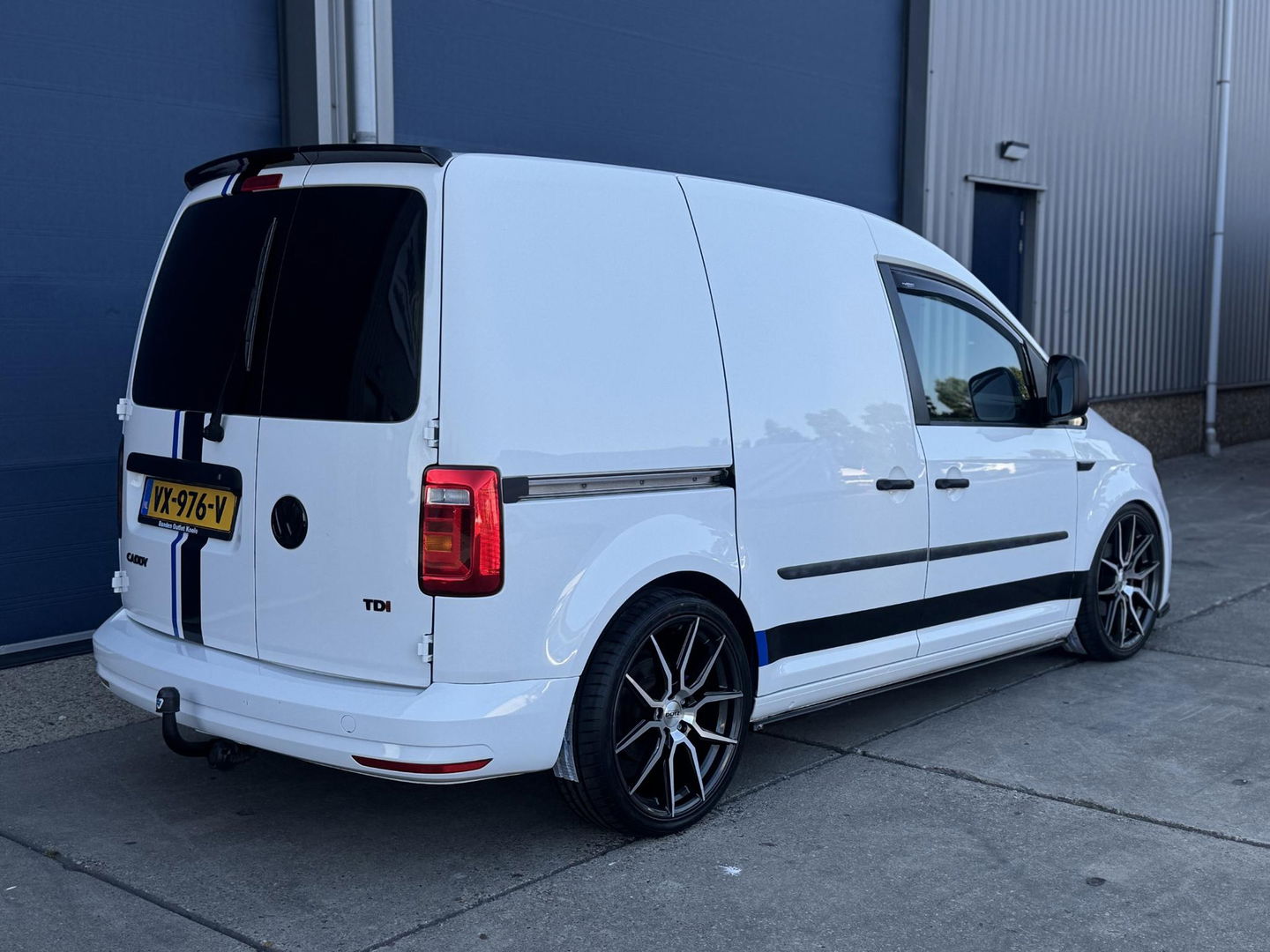 Volkswagen Caddy 2.0 TDI L1H1 BMT Trendline VERLAAGD / SPOILERS / NAVI / CAMERA / EURO 6