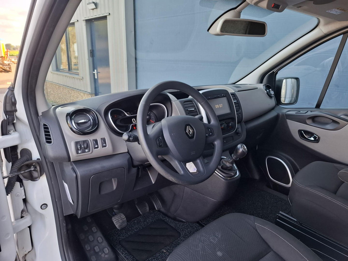 Renault Trafic 1.6 dCi T29 L2H1 Comfort Energy AIRCO / CRUISE CONTROLE / NAVI / CARMERA
