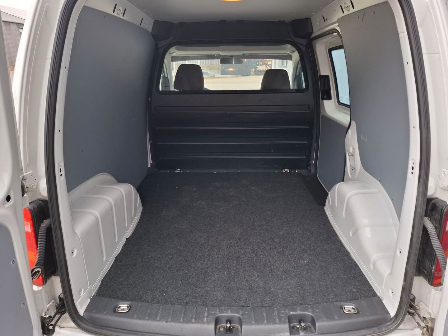 Volkswagen Caddy 2.0 TDI L1H1 BMT Trendline VERLAAGD / AIRCO / N.A.P / MARGE AUTO !!