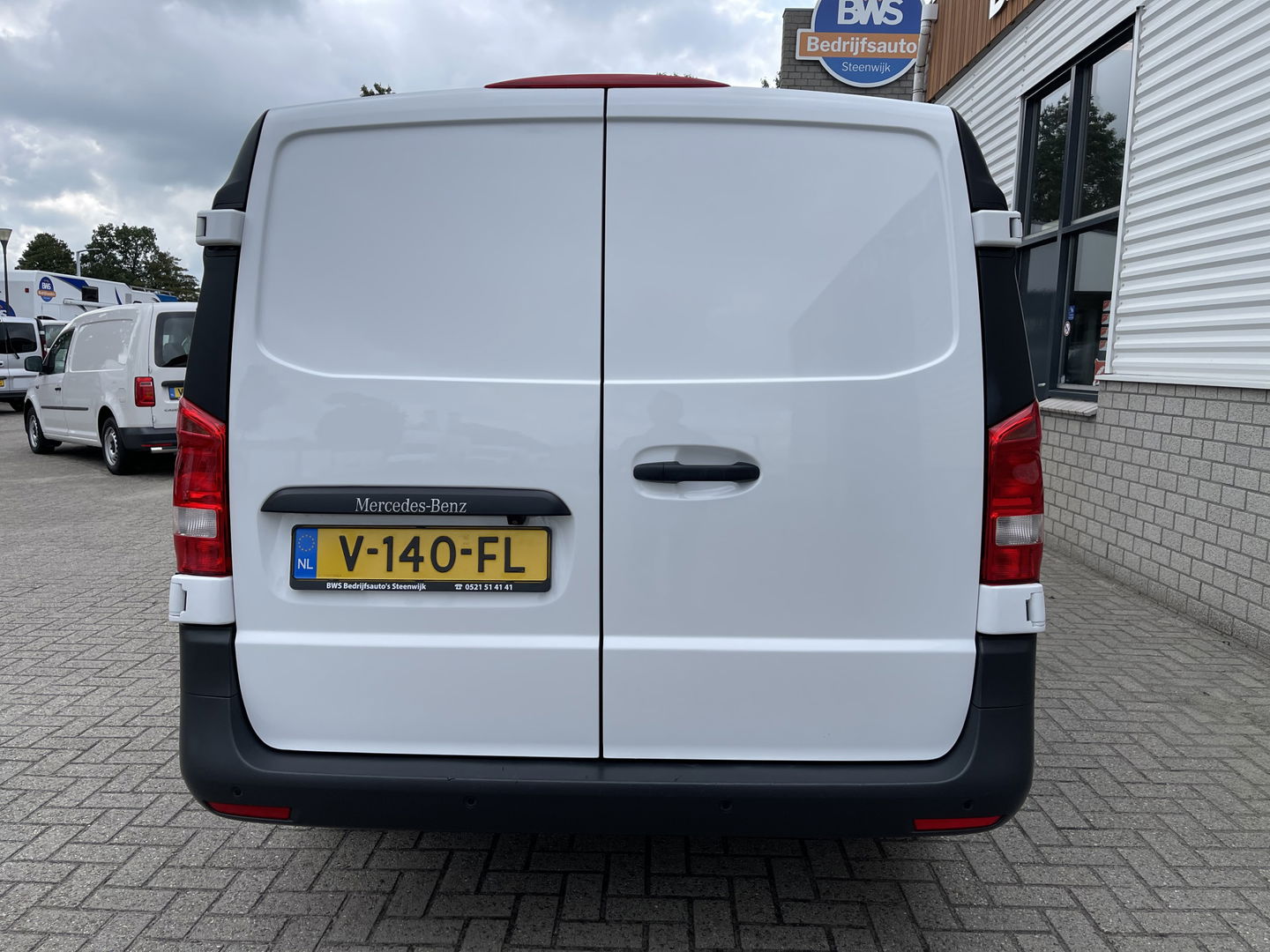 Mercedes-Benz Vito 109 CDI Lang L2H1 / rijklaar € 12.950 ex btw / lease vanaf € 329 / airco / navigatie / achteruit rijcamera / achterdeuren / euro 6 diesel !