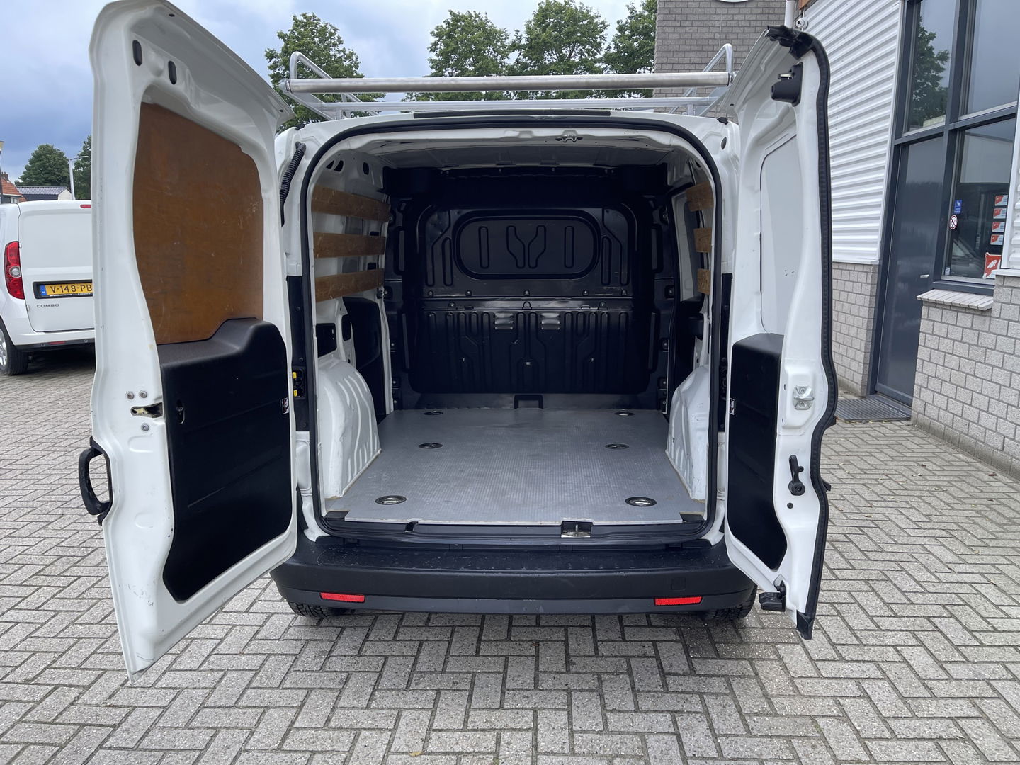 Opel Combo 1.3 CDTi L1H1 Edition / vaste prijs rijklaar € 8950 ex btw / euro 6 diesel / airco / nieuw imperial met looprol / airco / lease vanaf € 183
