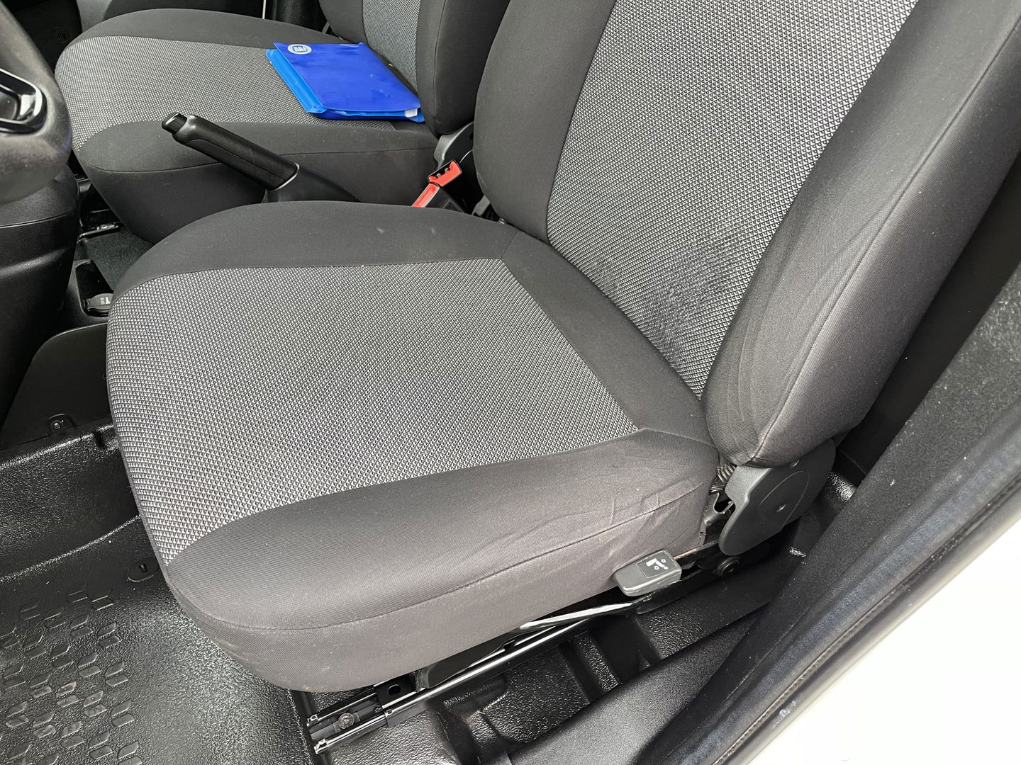 Fiat Doblò Cargo 1.3 MJ L1H1 Actual / vaste prijs rijklaar € 5950 ex btw / lease vanaf € 170 / airco / parkeersensoren achter / radio bluetooth MP3