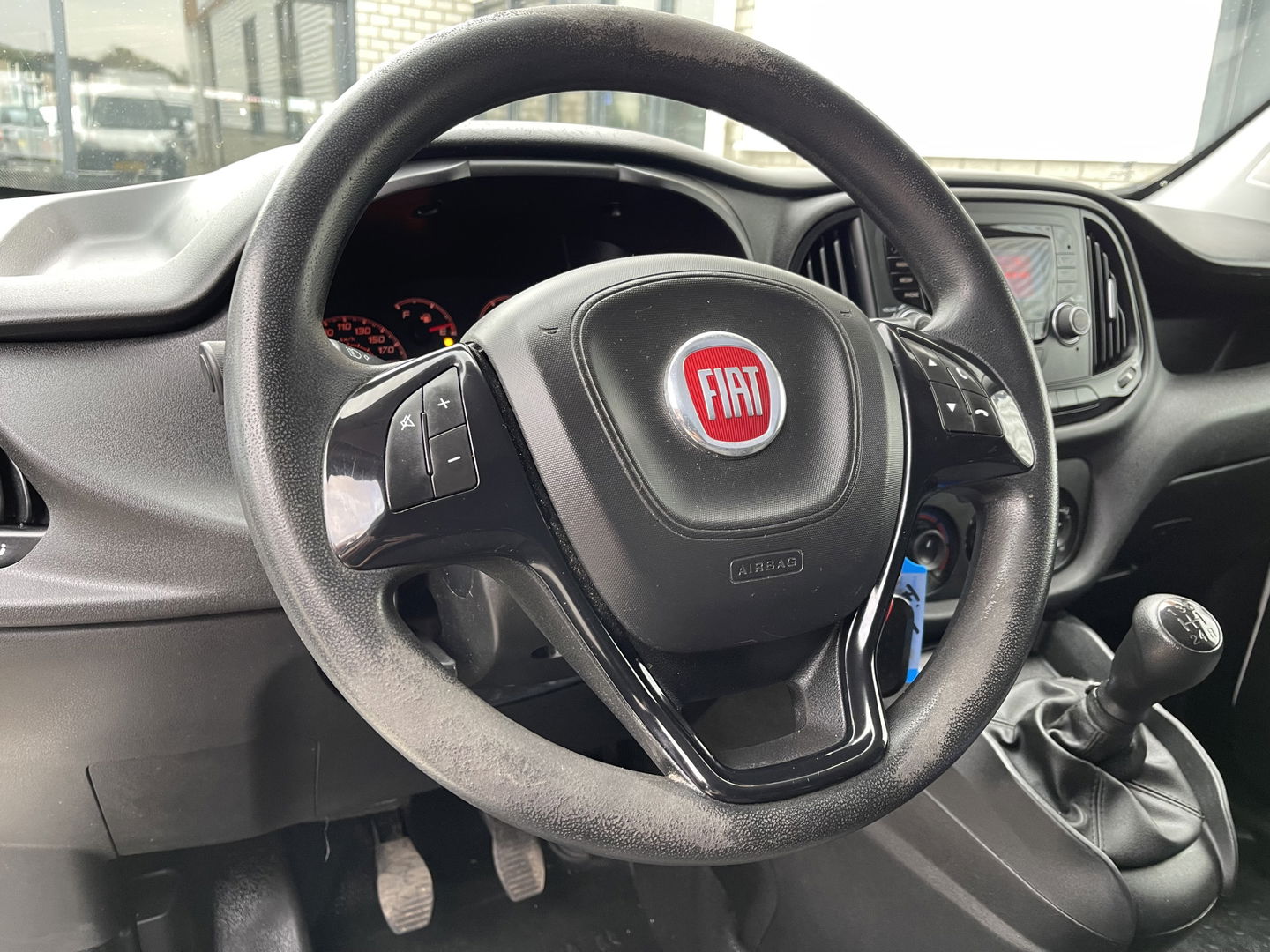 Fiat Doblò Cargo 1.3 MJ L1H1 Actual / vaste prijs rijklaar € 5950 ex btw / lease vanaf € 170 / airco / parkeersensoren achter / radio bluetooth MP3