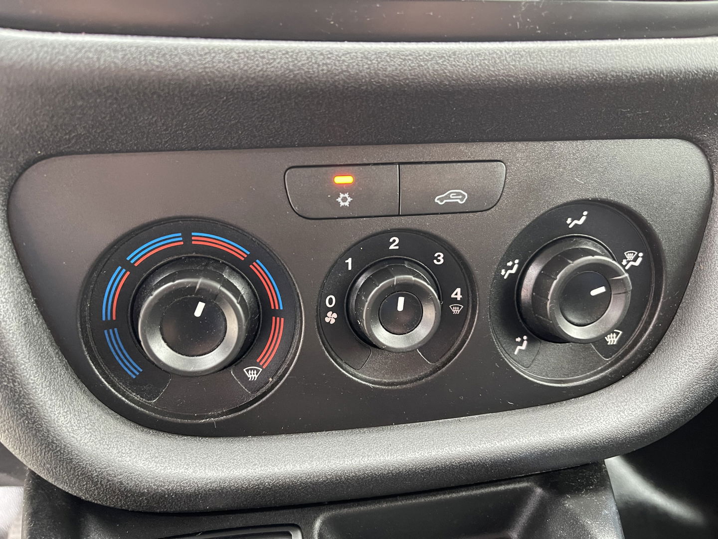 Fiat Doblò Cargo 1.3 MJ L1H1 Actual / vaste prijs rijklaar € 5950 ex btw / lease vanaf € 170 / airco / parkeersensoren achter / radio bluetooth MP3