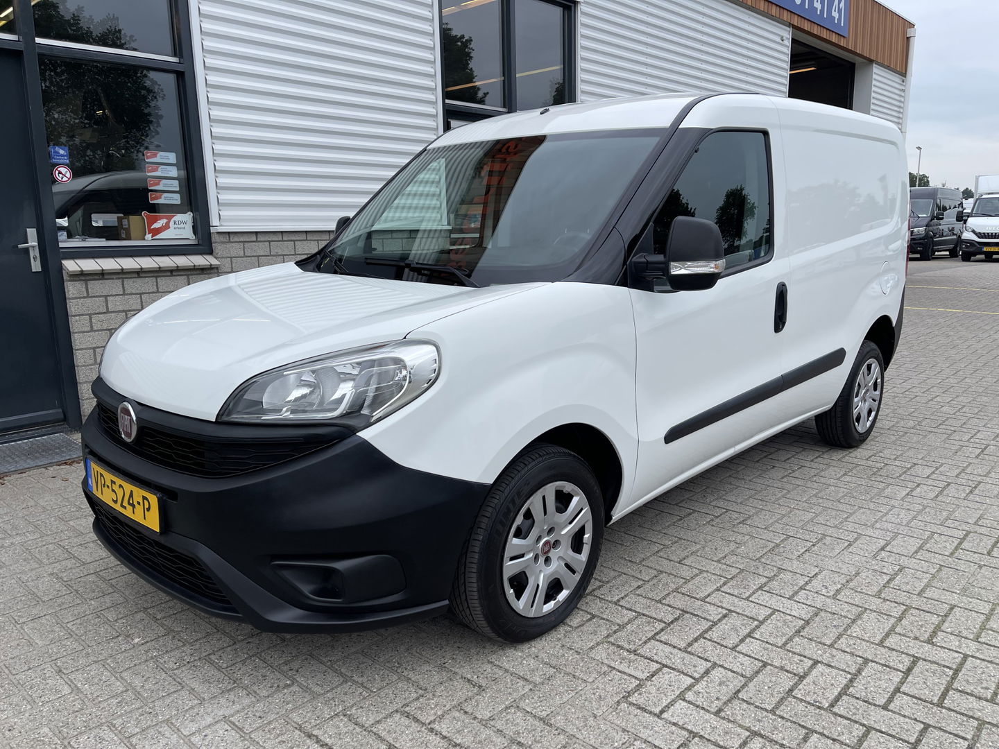 Fiat Doblò Cargo 1.3 MJ L1H1 Actual / vaste prijs rijklaar € 5950 ex btw / lease vanaf € 170 / airco / parkeersensoren achter / radio bluetooth MP3