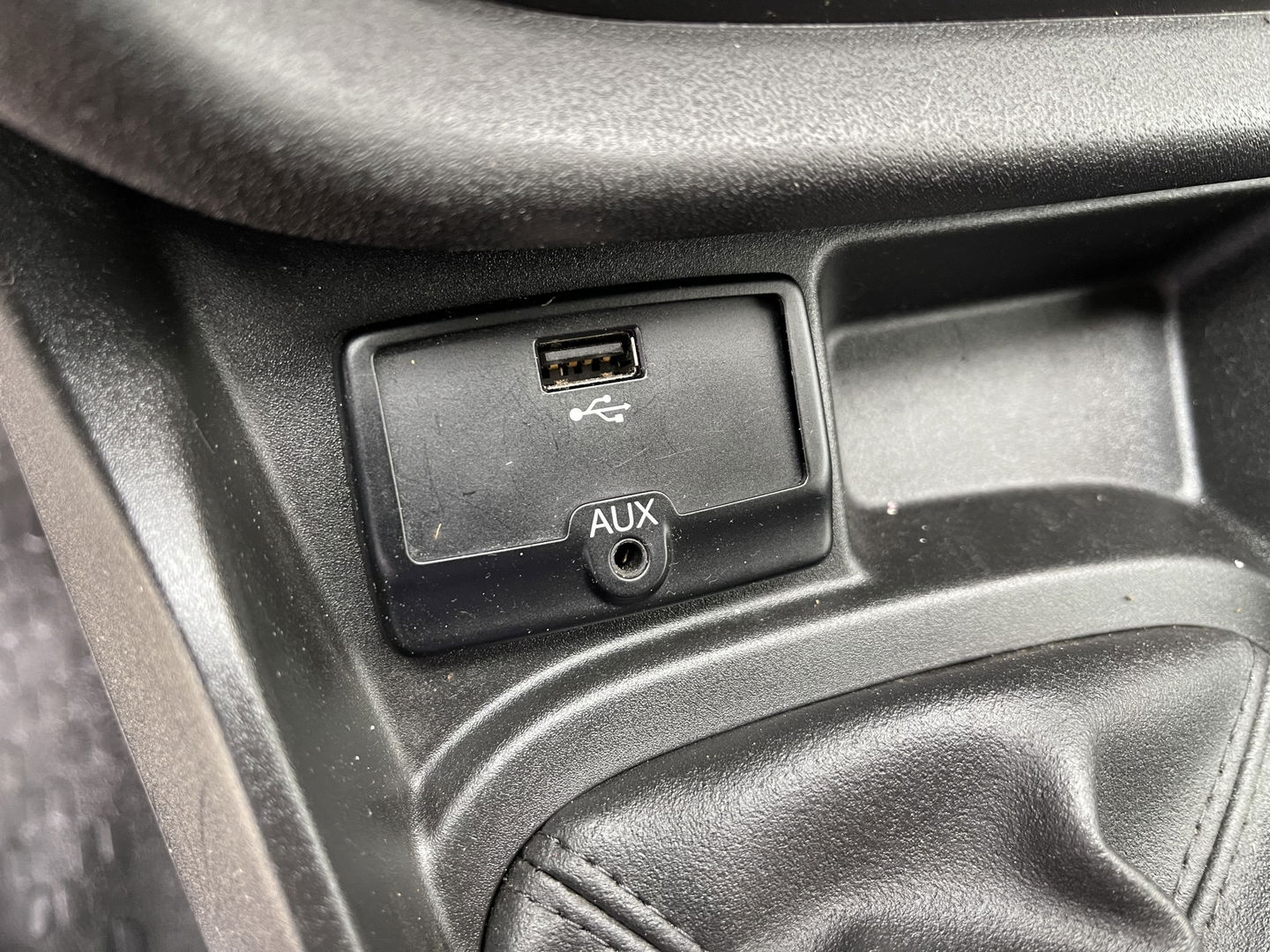 Fiat Doblò Cargo 1.3 MJ L1H1 Actual / vaste prijs rijklaar € 5950 ex btw / lease vanaf € 170 / airco / parkeersensoren achter / radio bluetooth MP3