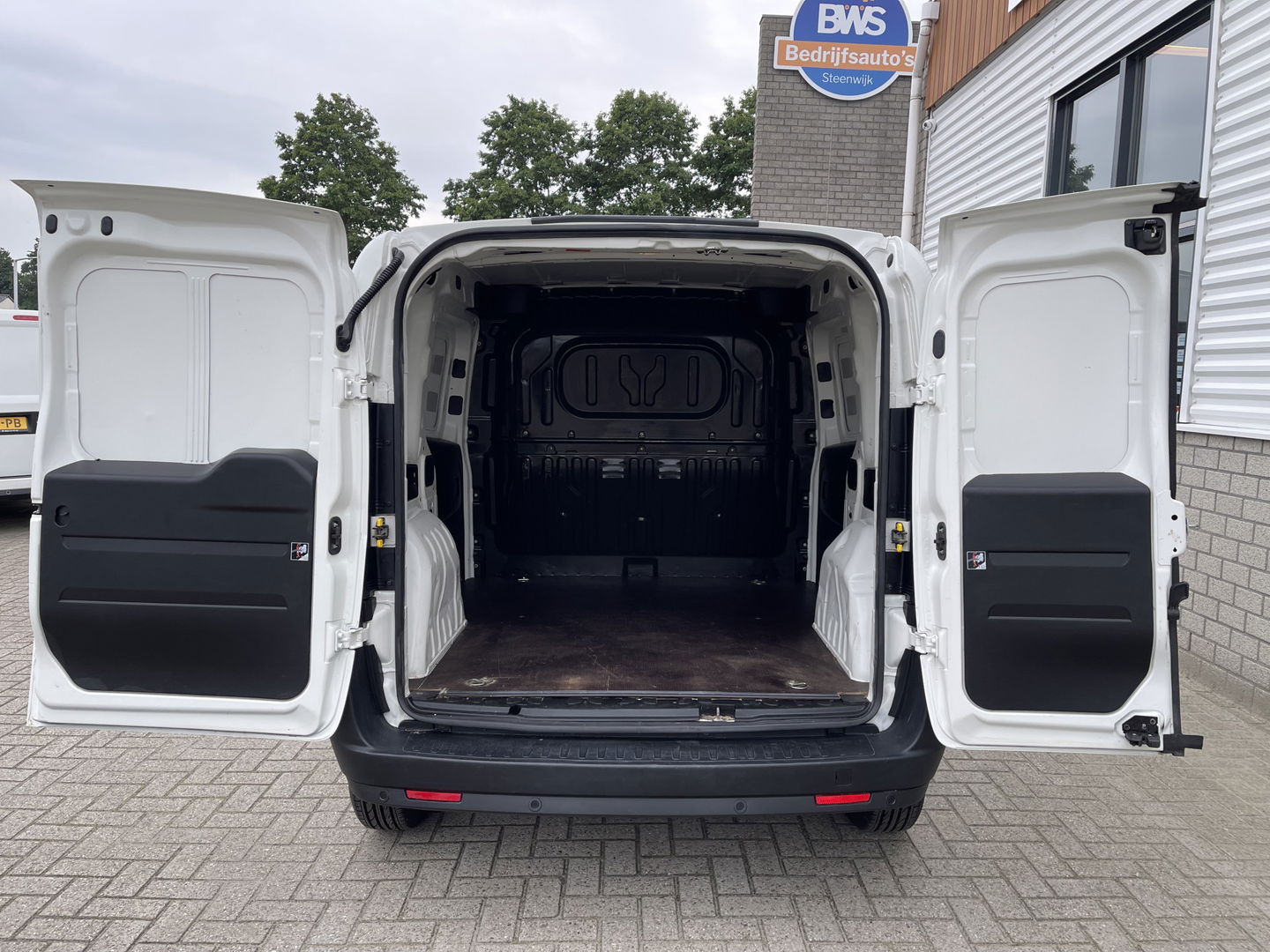 Fiat Doblò Cargo 1.3 MJ L1H1 Actual / vaste prijs rijklaar € 5950 ex btw / lease vanaf € 170 / airco / parkeersensoren achter / radio bluetooth MP3
