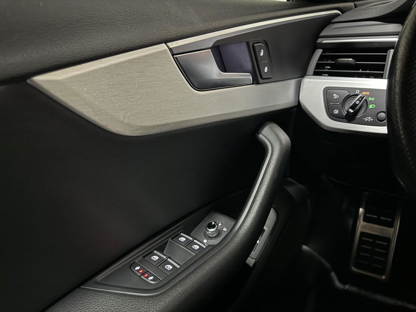 Audi A4 Avant 2.0 TFSI Black Edition S-Line Pano Virtual NAP