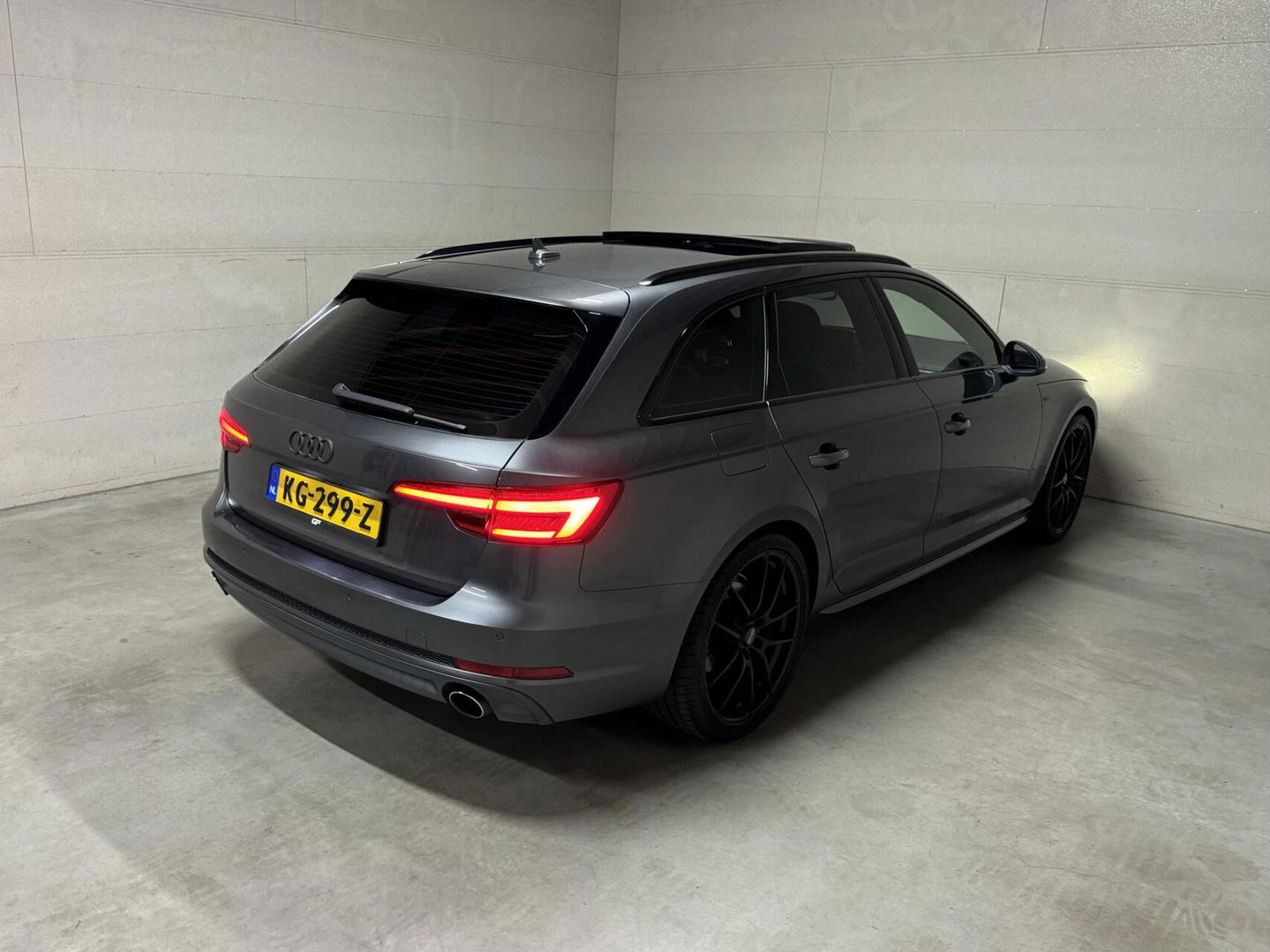 Audi A4 Avant 2.0 TFSI Black Edition S-Line Pano Virtual NAP