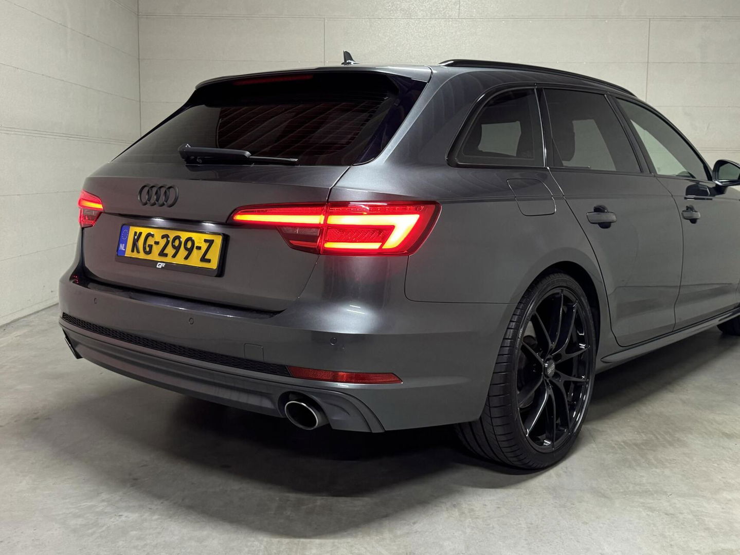 Audi A4 Avant 2.0 TFSI Black Edition S-Line Pano Virtual NAP